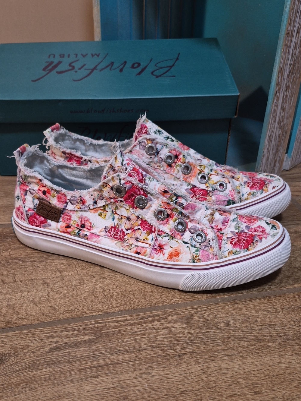 9 Floral Canvas Slip-On Sneakers Pink Roses
